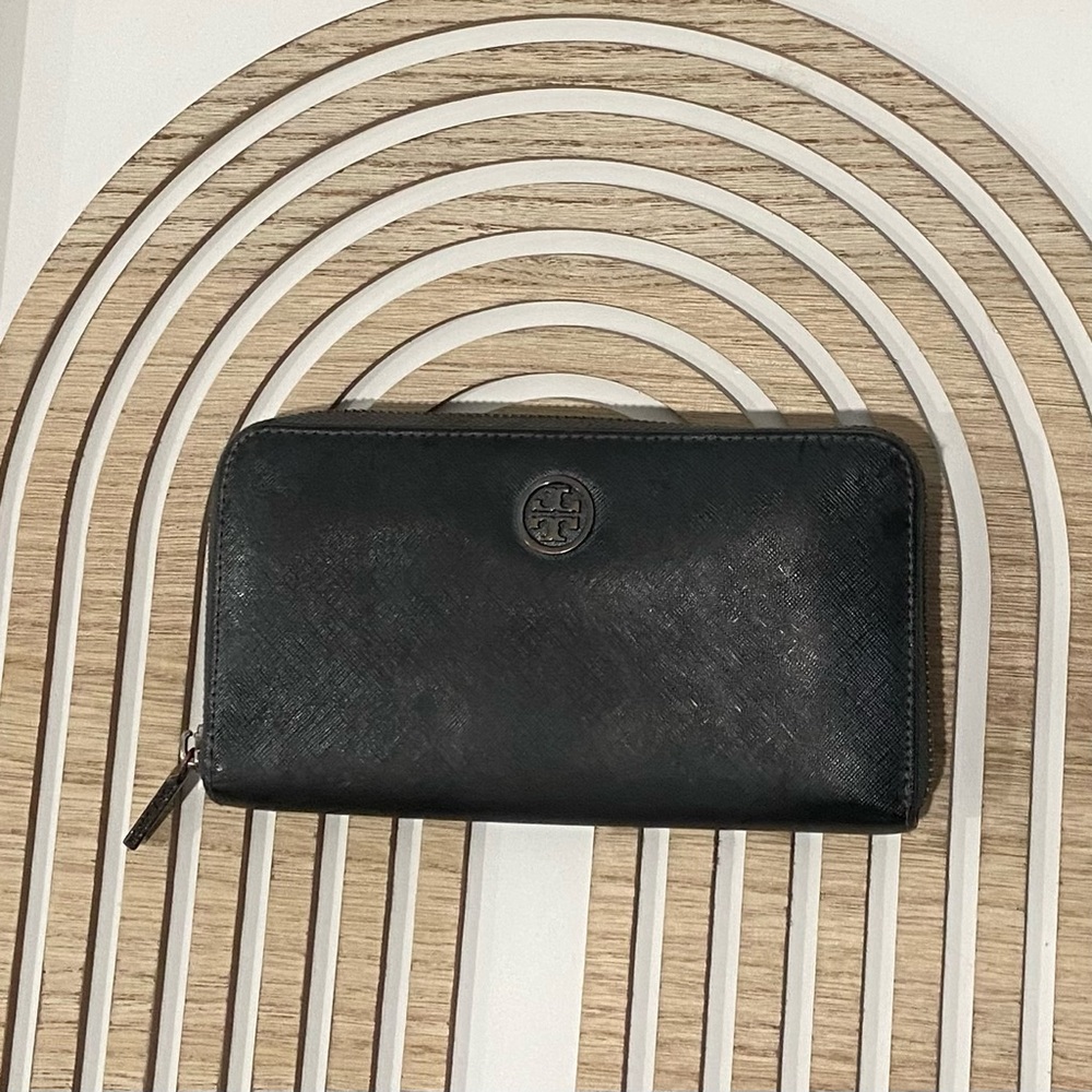 TORY BURCH zip around walllet